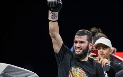 Artur Beterbiev banks $211k knockout bonus KO watch knockdowns callum smith purse career wages earnings how much is he worth per fight purse bids millions