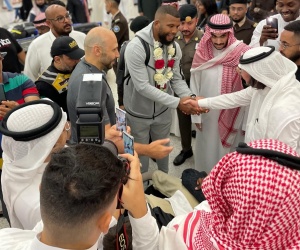 “People’s Champion” Badou Jack greeted by hundreds of fans on arrival in Jeddah bxrec richie rivera predictions who wins and why how fight time date tv channel ringwalks