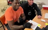 Heavyweight debutant Boma Brown joins the talented Everton Red bomber pro debut tickets birmingham wiki tiktok Triangle gym boxrec delicious orie amateur career