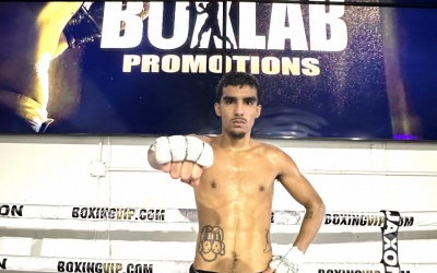 Chavez Barrientes looks to stay undefeated in tough showdown against Noah Contreras boxrec fight time date boxlab dazn how to watch twin brother angel boxing boxers