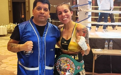 Daniela “Leona” Asenjo claims WBC Silver bantamweight title trainer with win over Angelina Lukas boxrec dina thourslund ibo female champions