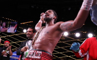 Demetrius Andrade signs four-fight extension to his contract with Matchroom Boxing USA