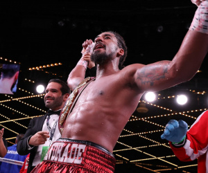 Demetrius Andrade signs four-fight extension to his contract with Matchroom Boxing USA