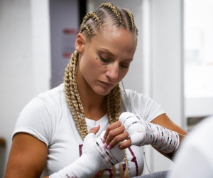 Ebanie Bridges all set for New Years showdown in San Juan kell brook amanda serrano dazn how to watch only fans images