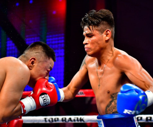 Emanuel Navarrete knocked out Uriel Lopez in the sixth round