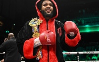 Jeamie TKV decisions Frazer Clarke to claim the British heavyweight title