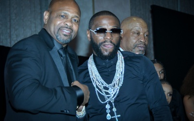 Floyd Mayweather Jr. suing Showtime for over $340 million stephen espinoza al haymon earning wages professional boxing career fight purse highest paid boxer wiki boxrec