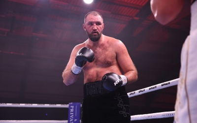 Hughie Fury has sensationally offered to step in and face Joseph Parker on 48 hours notice