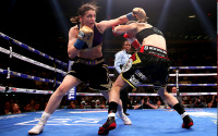 Katie Taylor vs Delfine Persoon