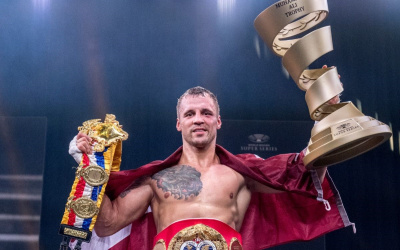 Mairis Briedis lifts the Muhammad Ali Trophy Yuniel Dorticos WBSS Cruiserweight Final Season II of the World Boxing Super Series