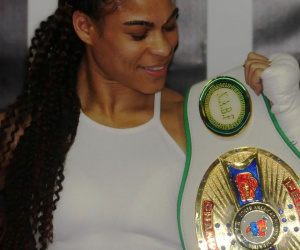 Melissa Oddessa Parker becomes NABF super- bantamweight champion in just her third fight boxrec pro career amateur record who is she WBC Champion Yulihan Luna trainer promoter new york america usa