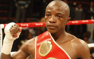 Moruti Mthalane receives special achievement award from IBF