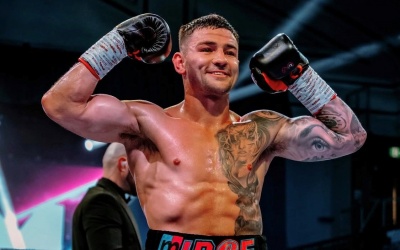 World title contender Sam Noakes comes back with a bang midge abdullah mason watch fight highlights york hall maidstone kent frank warren trainer alan smith eddie lamm