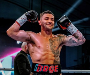 World title contender Sam Noakes comes back with a bang midge abdullah mason watch fight highlights york hall maidstone kent frank warren trainer alan smith eddie lamm