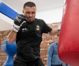 Sergey Lipinets steps in to face Omar Figueroa Jr. after Adrien Broner withdraws mental health personal issues floyd mayweather boxrec fight time date tv channel undercard how to watch oddschecker