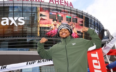Shakur Stevenson praises Edwin De Los Santos as "a tough boxer and good fighter" but says it'll all be over by the fourth round